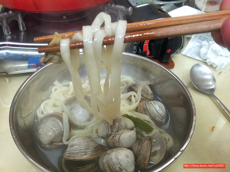 가리비회와 동죽 칼국수...주말 파티..첫번째 요리 - 10만개의 레시피, 메뉴판키친 요리판