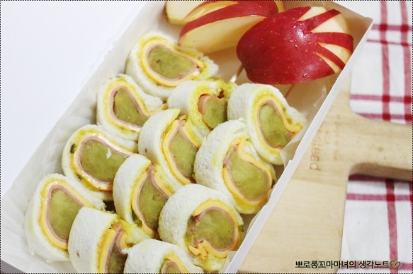 아침도시락으로 싸준 롤샌드위치