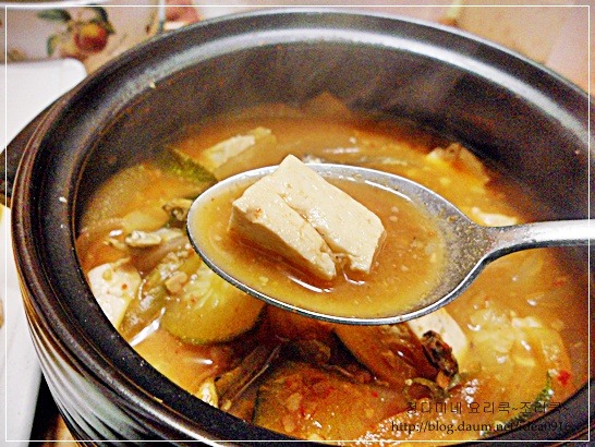 보글보글~~ 끓는소리에 밥한공기가 없어지는 멸치 된장찌개