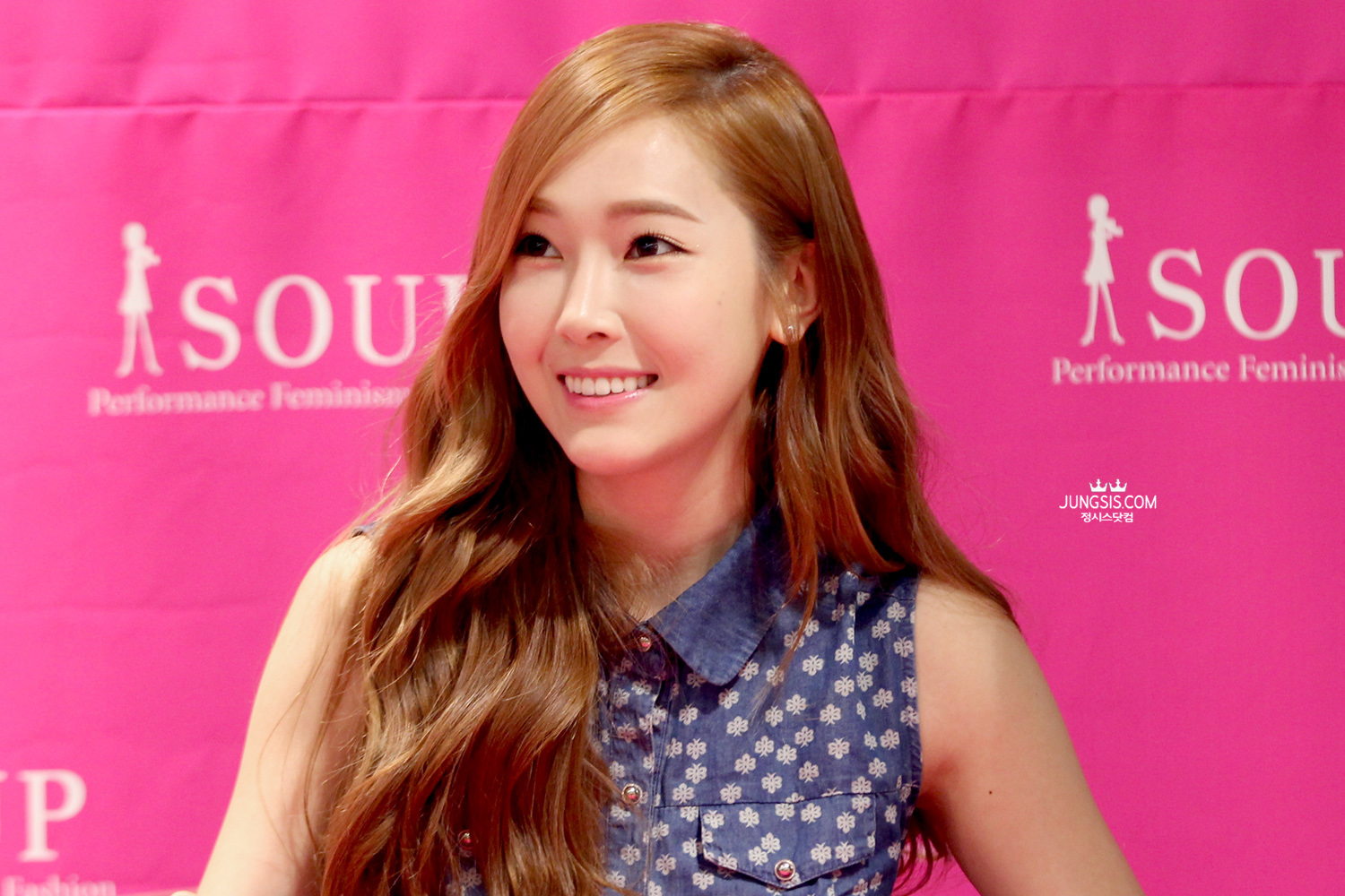 [PIC][04-04-2014]Jessica tham dự buổi fansign cho thương hiệu "SOUP" vào trưa nay - Page 3 2109F44153A448C034A9AF