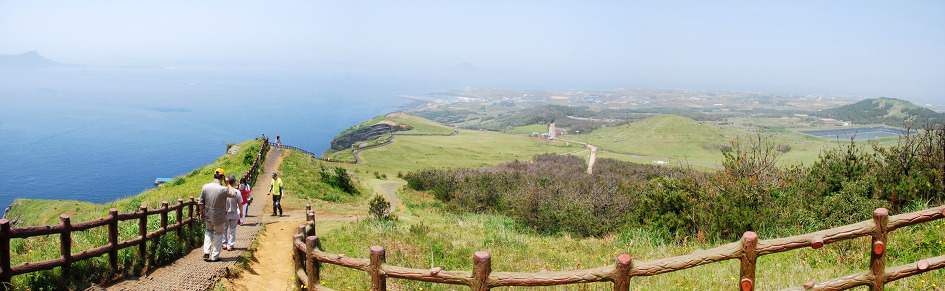 제주도 여행 - 섬속의 섬 우도의 우도봉을 오르며 바라본 성산일출봉과 제주바다.. 그리고, 사람풍경.. ^^