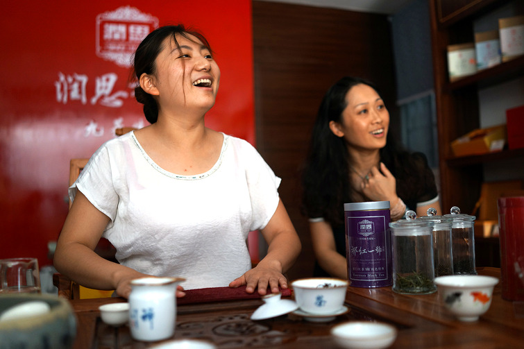 중국 구화가의 찻집에서 마신 기문홍차 