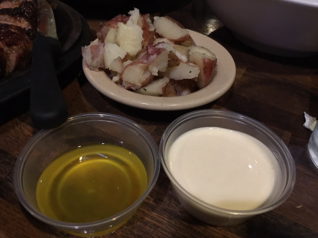 매년 이맘때면 가족이 함께 모여 Bob chinn's서 즐거운 Dinner를 한다.(Bob Chinn's Crab House/Wheeling) 