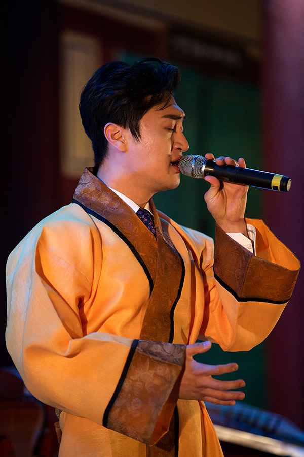 [서악서원 고택음악회에 특별출연한 배우 최성] 모델, 뮤지컬 배우, 라디오DJ 등 다재다능한 '최성'님이 특별출연한 고택음악회가 빛을 발하다 / 토함