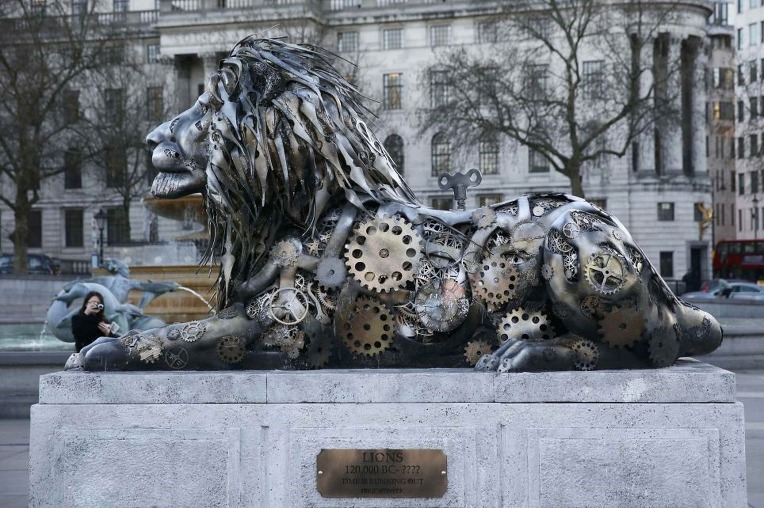 영국 런던 트라팔가 광장 넬슨 제독 기념비 사자 동상 - Nelson's Column Lions Trafalgar Square London UK 